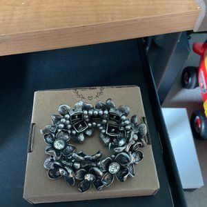 SILVER WITH BLACK FLOWER BRACELET